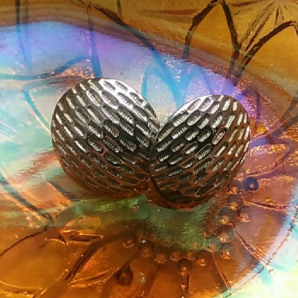 🌺Vintage signed Trifari Silver Clip-0n Earrings